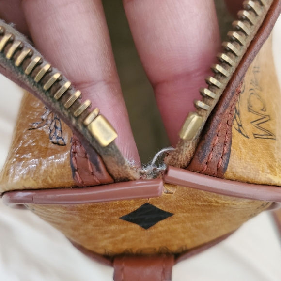 Vintage MCM crossbody bag - Picture 7 of 9